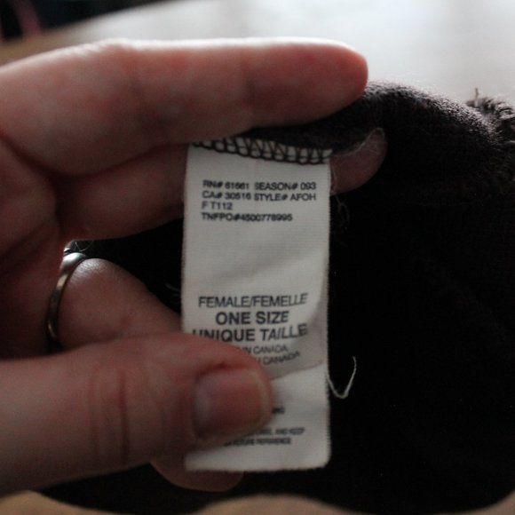 North Face Vintage Women Winter Hat Brown with Beige Floral embroidery - Picture 3 of 3